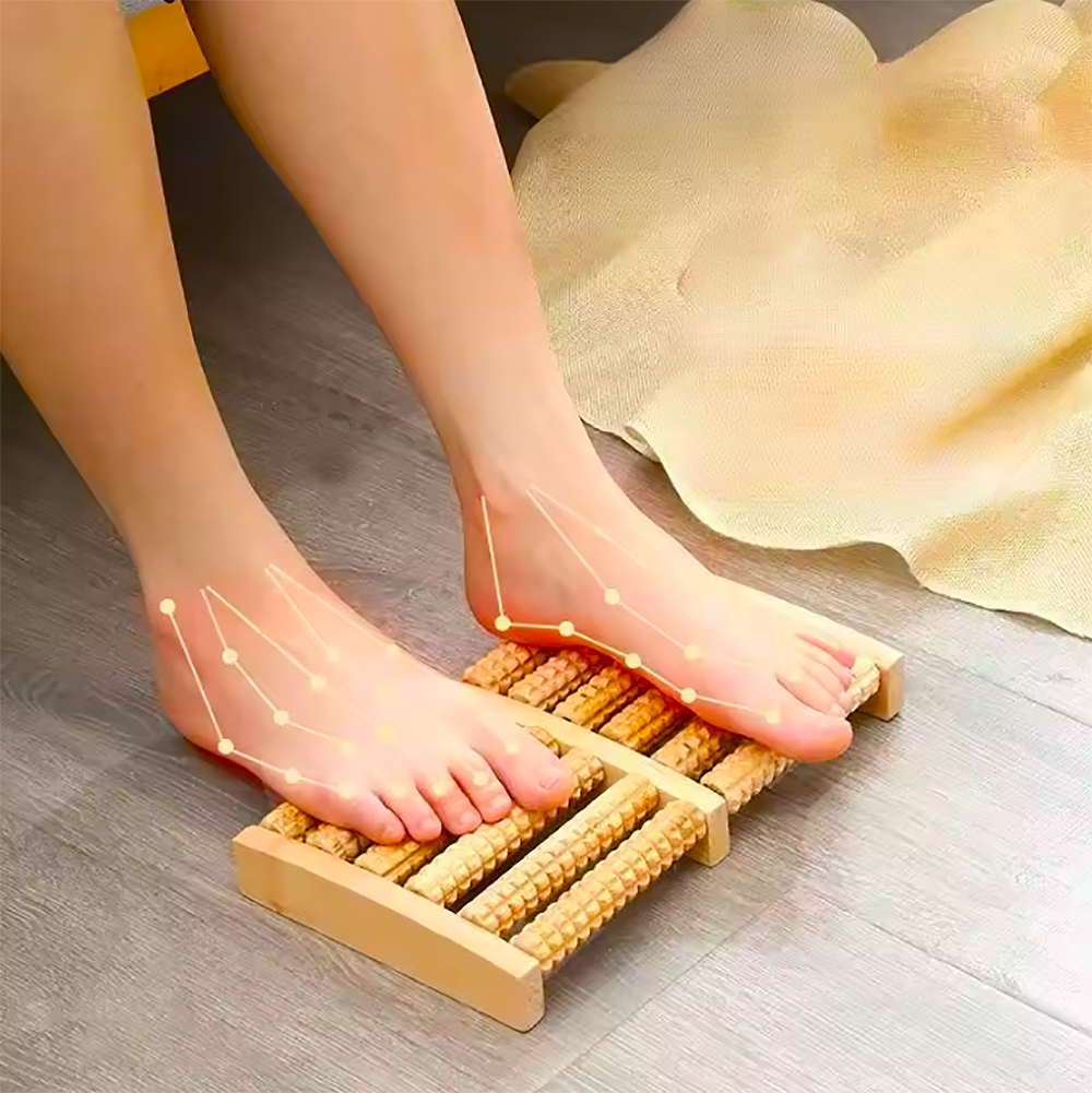 Dřevěný nožní masér